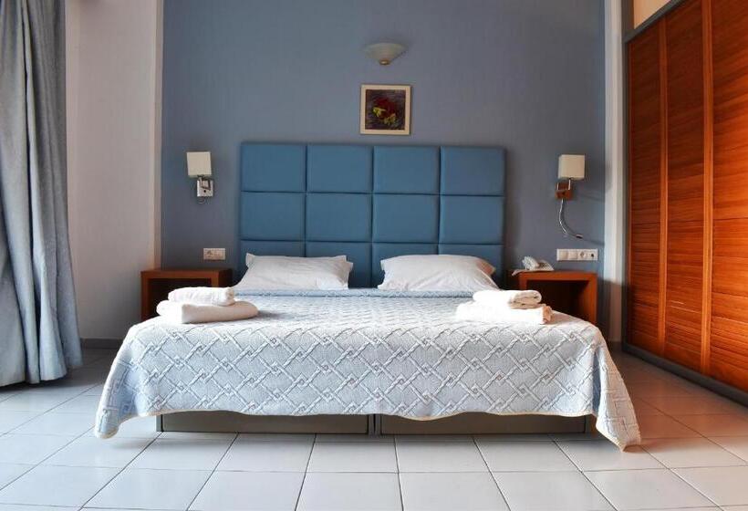 Отель Caravel Apartment