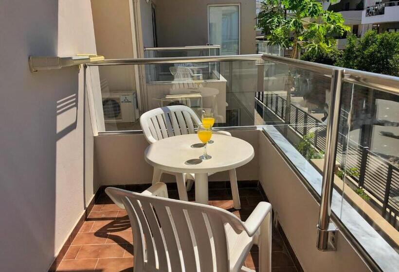 Отель Caravel Apartment