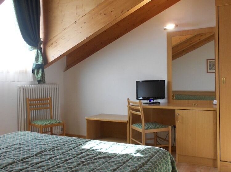 ホテル Garni Lago Nembia