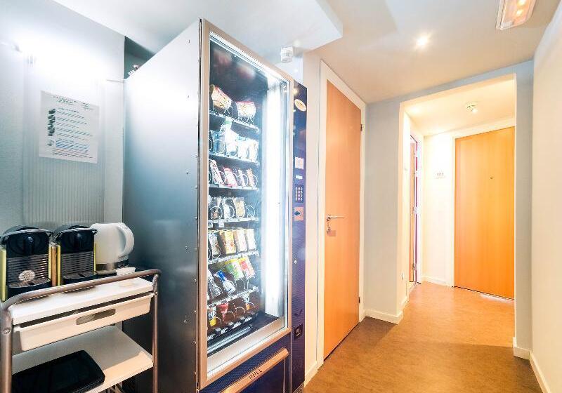 Отель Hostal Athenas