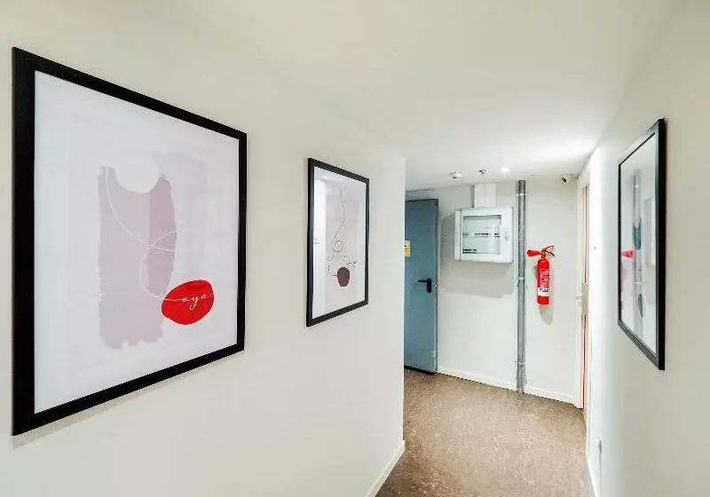 ホテル Hostal Athenas