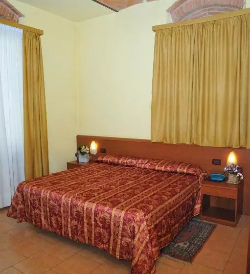 Отель Innocenti