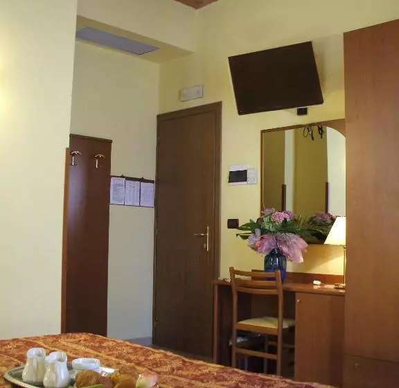 Отель Innocenti