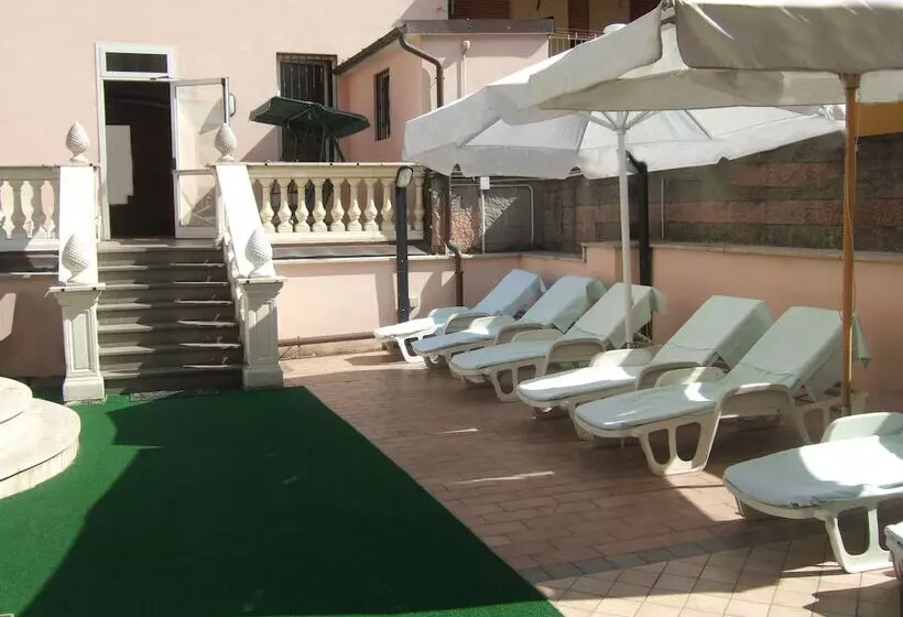 Отель Innocenti