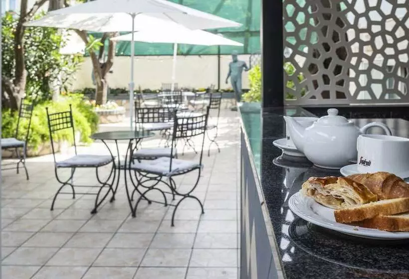 Отель La Pergola