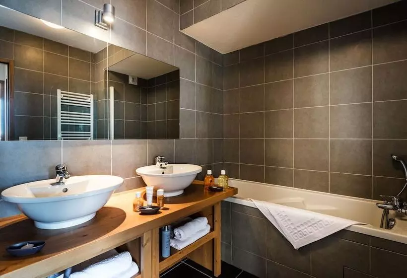 Отель Lagrange Vacances Le Roc Belle Face