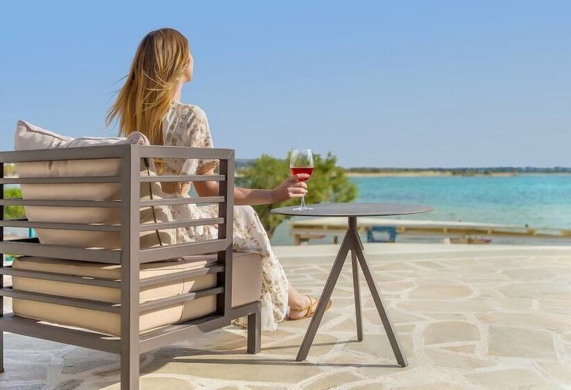 فندق Nissaki Beach