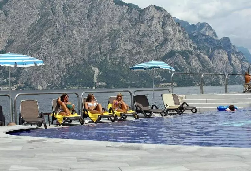 בית מלון כפרי Sailing Center