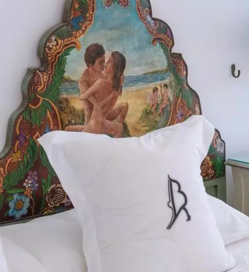 La Almendra Y El Gitano