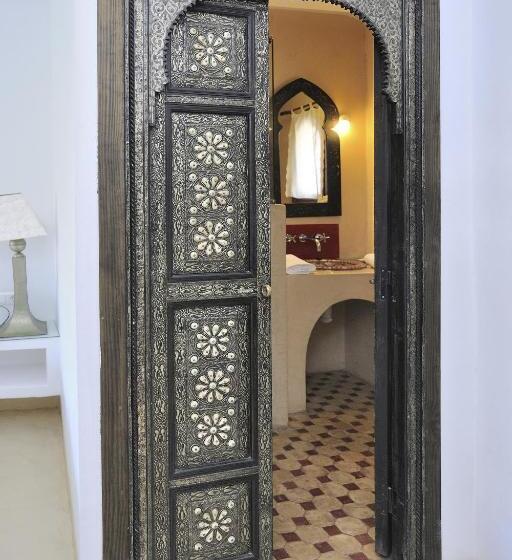 La Almendra Y El Gitano