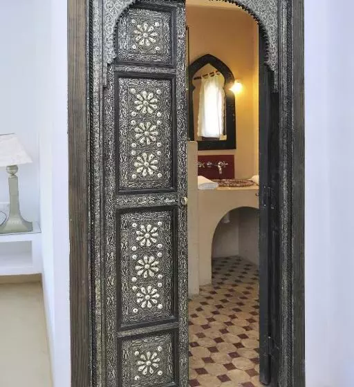 La Almendra Y El Gitano