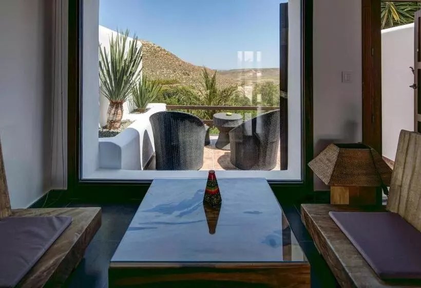 La Almendra Y El Gitano