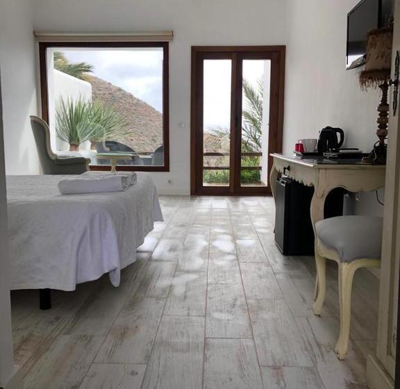 La Almendra Y El Gitano