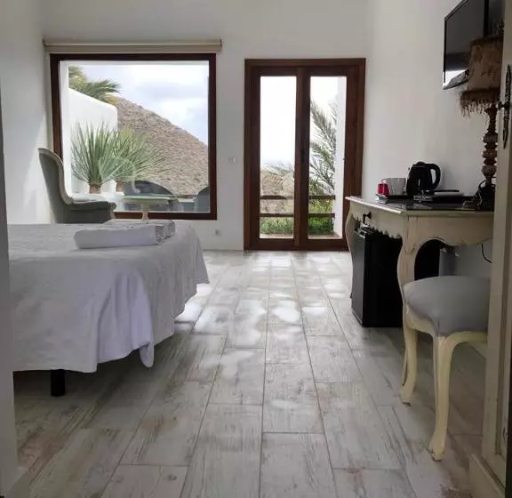 La Almendra Y El Gitano