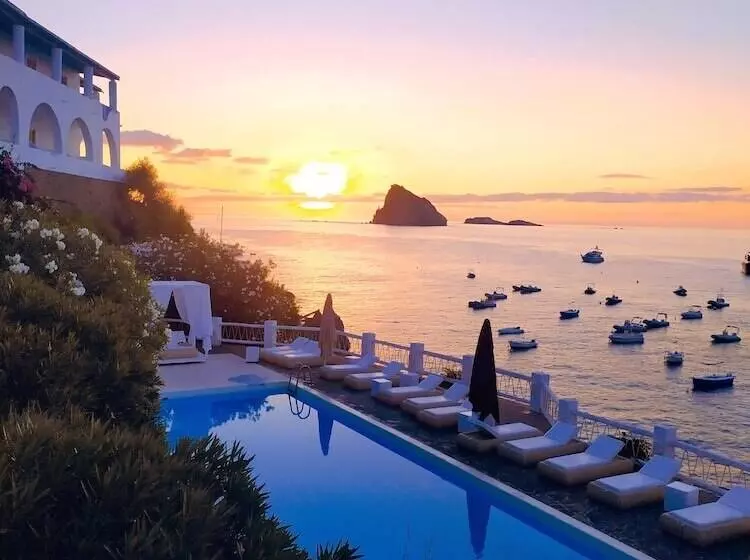 La Piazza Luxury Hotel & Spa