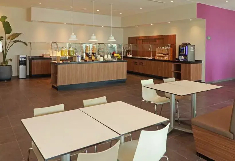 ホテル City Express By Marriott Monterrey Universidad