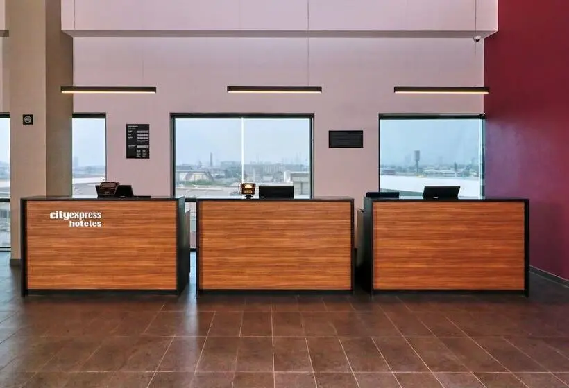 ホテル City Express By Marriott Monterrey Universidad