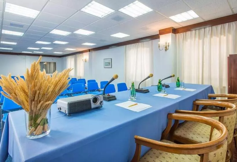 Delfinia Hotel & Bungalows