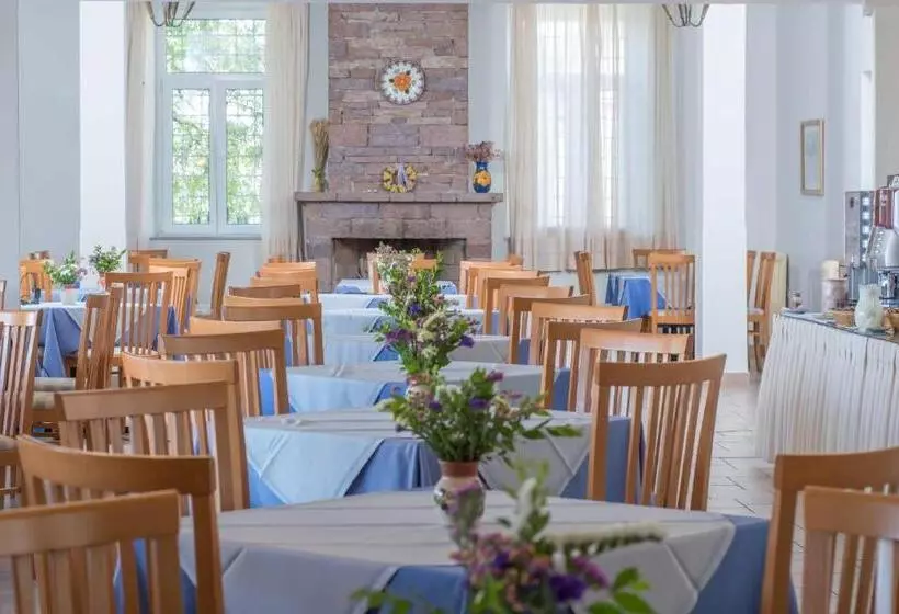 Delfinia Hotel & Bungalows