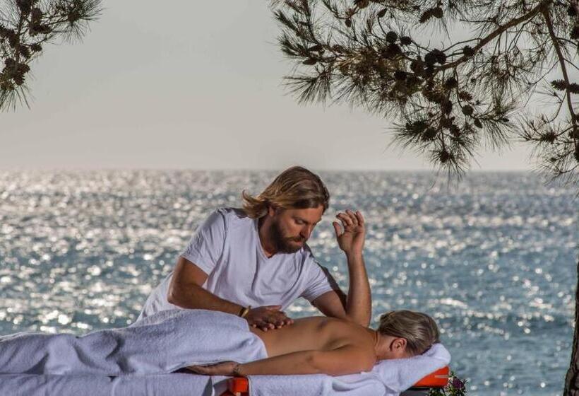 Delfinia Hotel & Bungalows