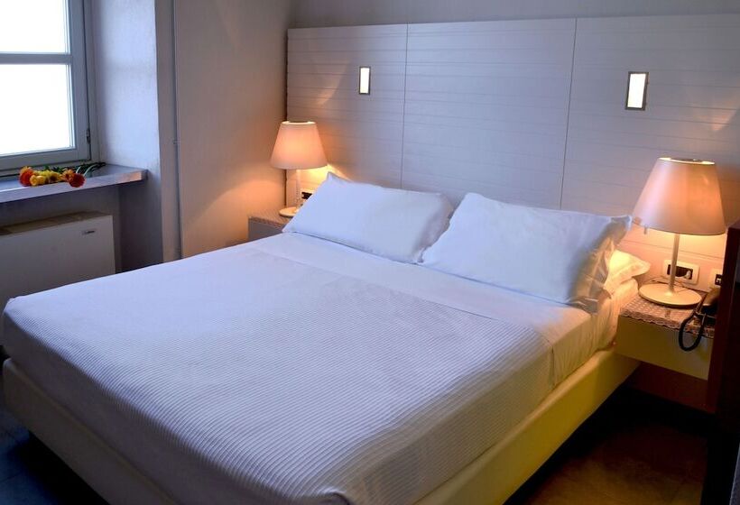 Отель Castello Di Montaldo Torino