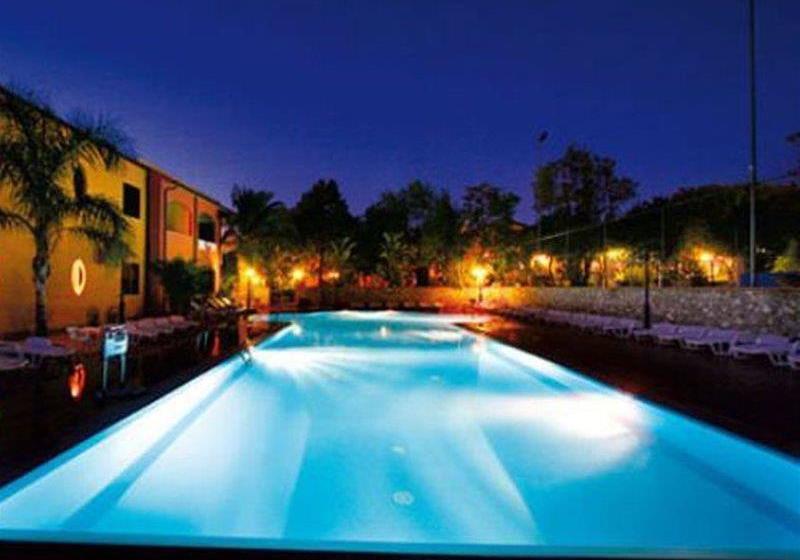 בית מלון כפרי Costa Degli Dei Resort