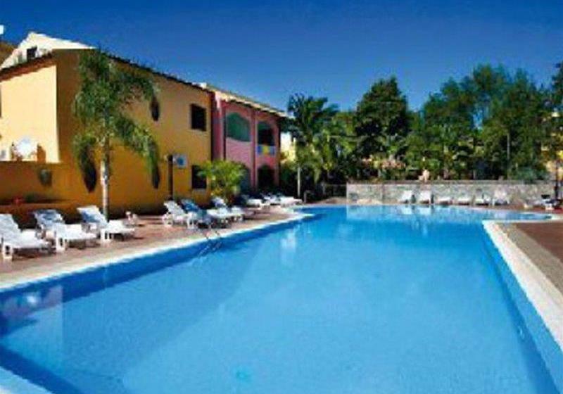 בית מלון כפרי Costa Degli Dei Resort