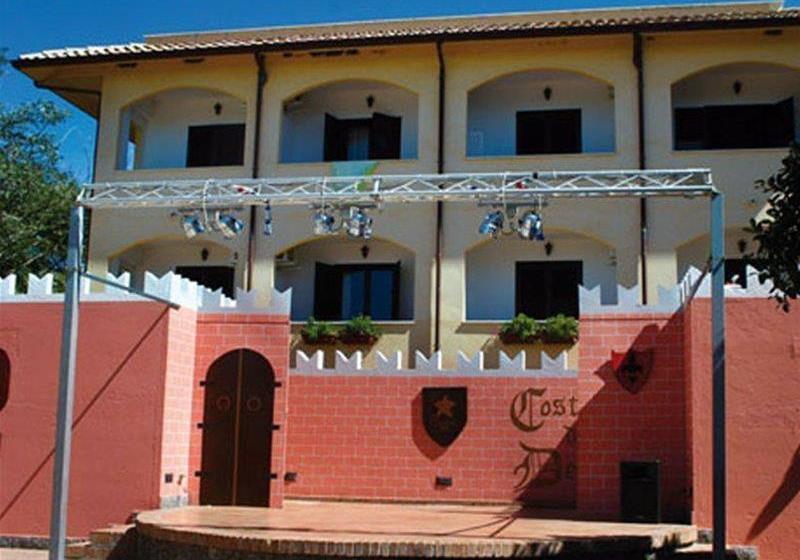 בית מלון כפרי Costa Degli Dei Resort