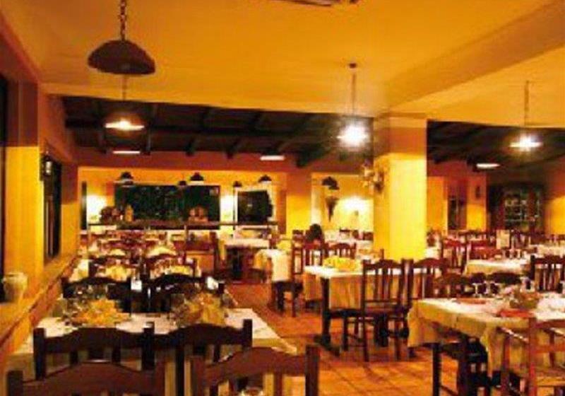 בית מלון כפרי Costa Degli Dei Resort