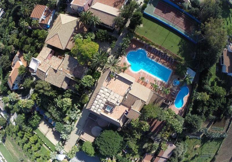 בית מלון כפרי Costa Degli Dei Resort