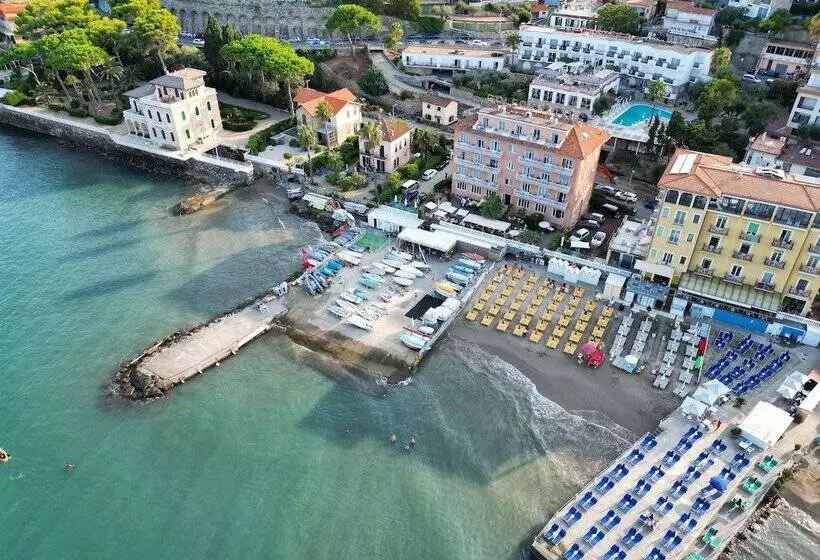 Szálloda Golfo E Palme