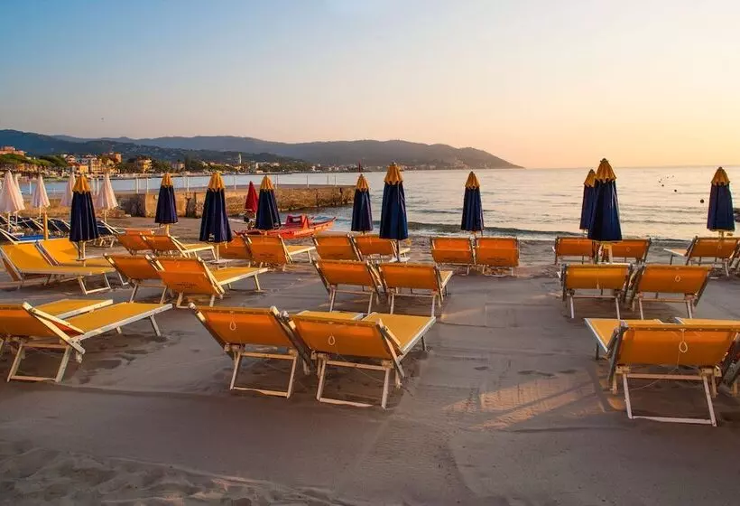 Szálloda Golfo E Palme