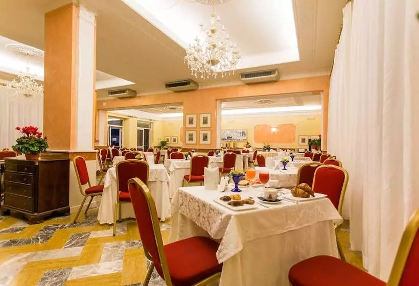 ホテル Mariano Iv Palace