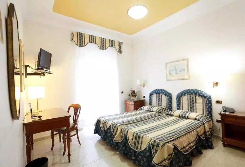 ホテル Mariano Iv Palace