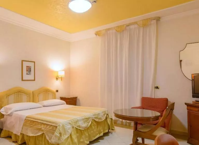 ホテル Mariano Iv Palace