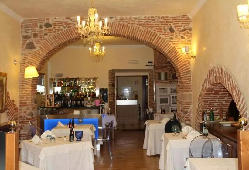 ホテル Mariano Iv Palace