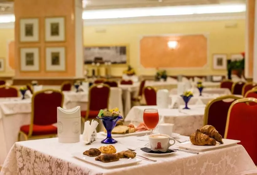 ホテル Mariano Iv Palace