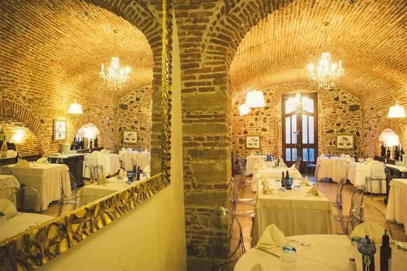 ホテル Mariano Iv Palace