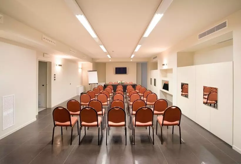 Отель Parigi 2 & Spa