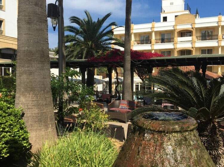 Отель Pia Bella