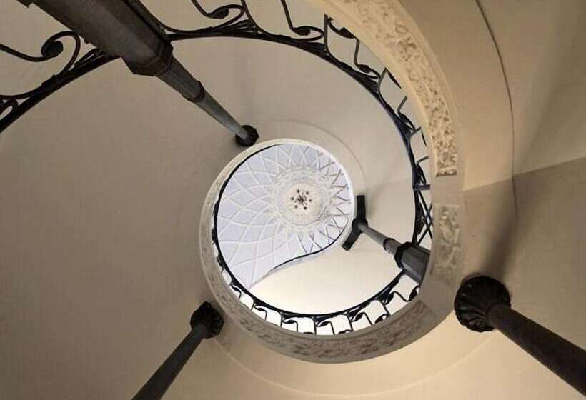 בית מלון כפרי The Secret Garden Relais