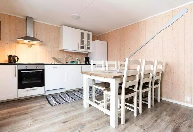 Hotelli Eliassen Rorbuer