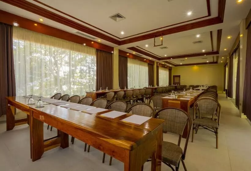 Hotelli Sunlight Eco Tourism Island Resort