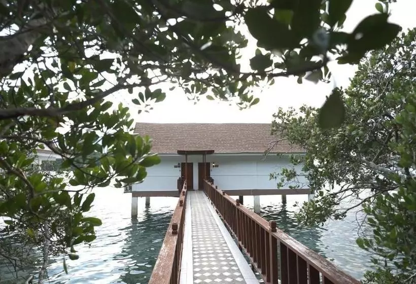 Hotelli Sunlight Eco Tourism Island Resort