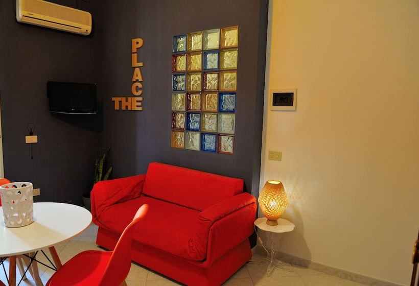 تختخواب و صبحانه The Place