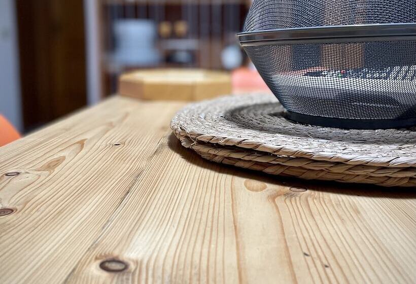 تختخواب و صبحانه The Place