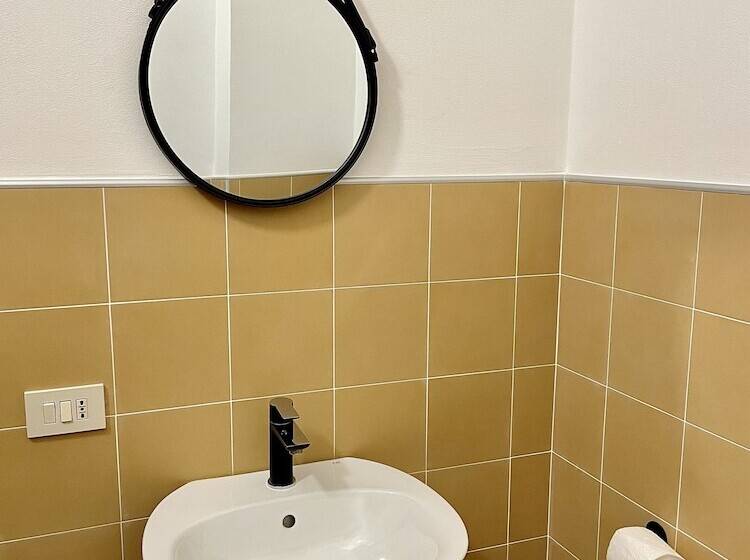 تختخواب و صبحانه The Place