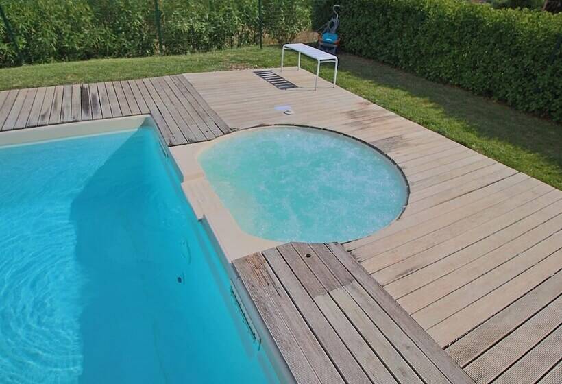 Cottage In Montelabbate With Pool, Garden, Bbq, Parking