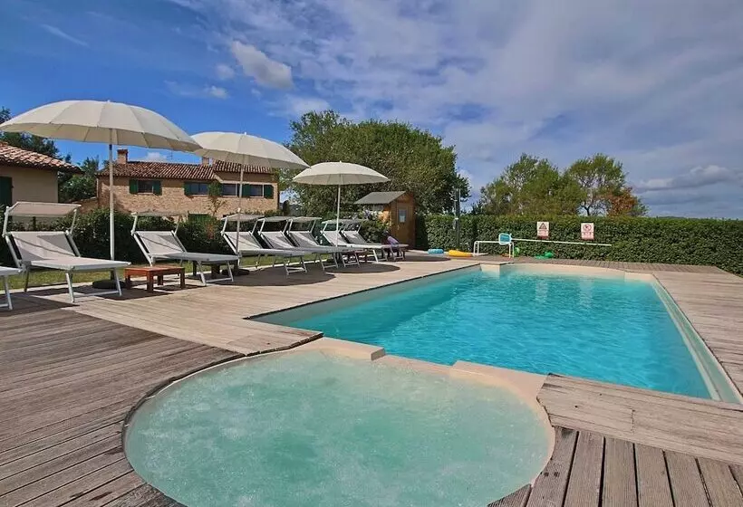 Cottage In Montelabbate With Pool, Garden, Bbq, Parking