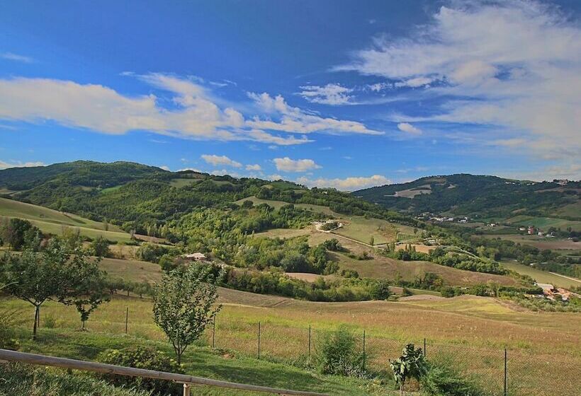 Cottage In Montelabbate With Pool, Garden, Bbq, Parking